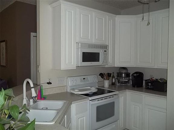 3rd image of 800 Palomino Dr