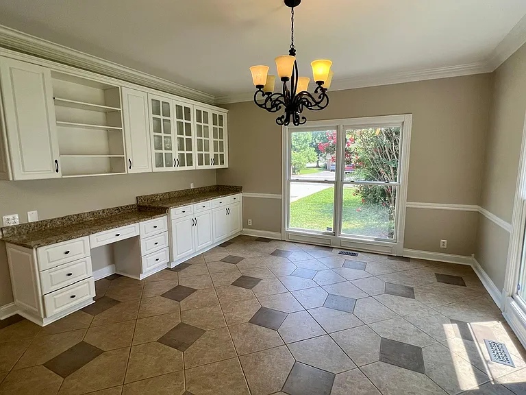 2903 Saint Johns Dr — Photo 16