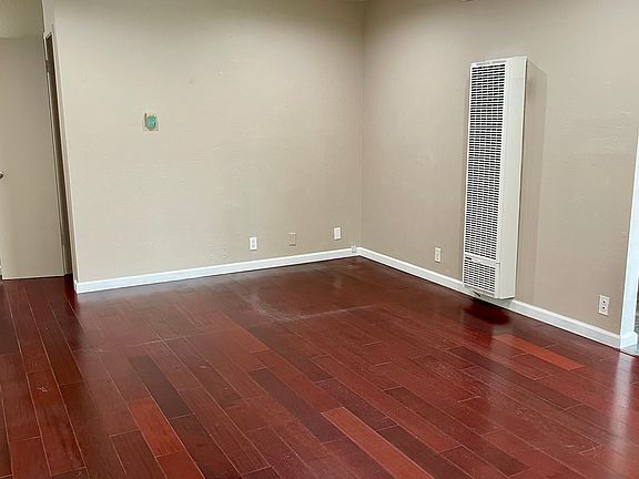 2nd image of 48 Garibaldi St Unit 2