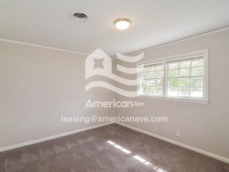 687889_010_wm_-_bedroom_13575704.jpg