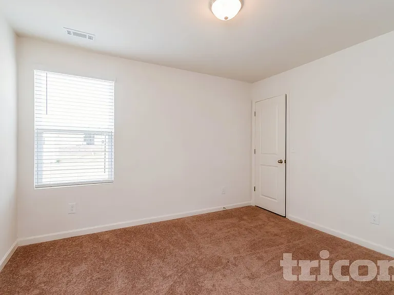 1044 Hudson Ct — Photo 10