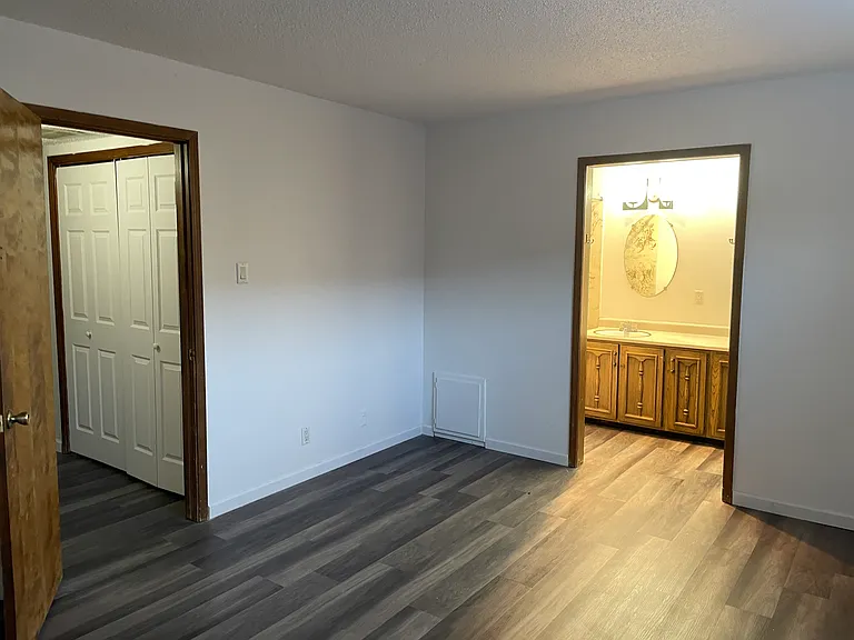 Huge Nob Hill 1 Bedroom w/ Garage, Storage, Ref. Air, & Updates — Photo 13