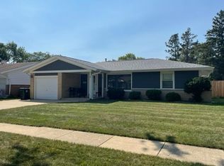 74 Woodcrest Ln, Elk Grove Village, IL 60007