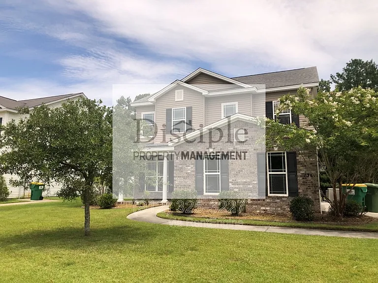 136 Magnolia Dr — Photo 1