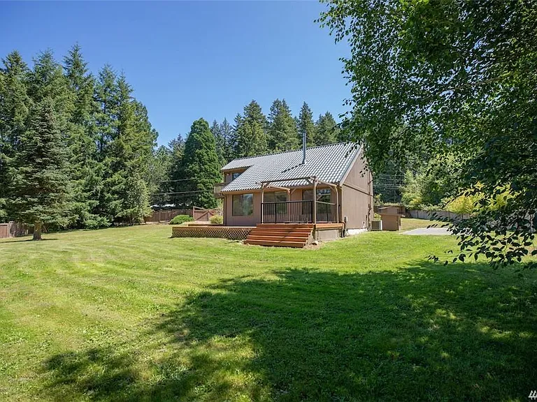 8985 Miller Rd NE — Photo 1
