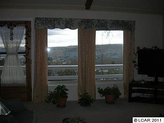 5th image of 2223 Highline Dr