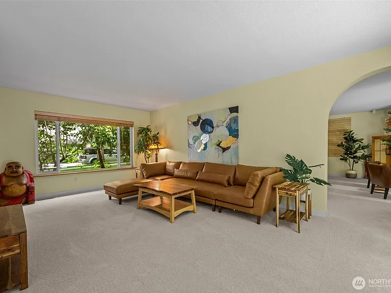 1311 Clearbrook Dr — Photo 3