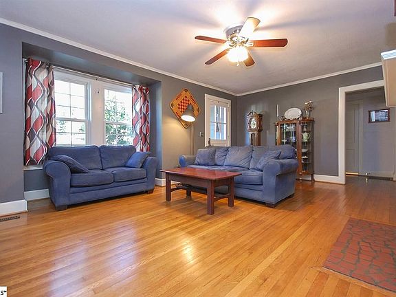 5th image of 211 Cammer Ave
