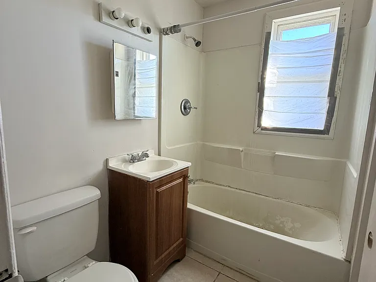 1147 Holland St #D — Photo 5