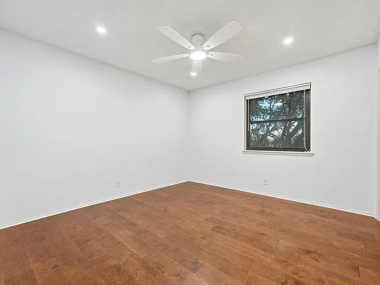 8607 Norwich Dr — Photo 22