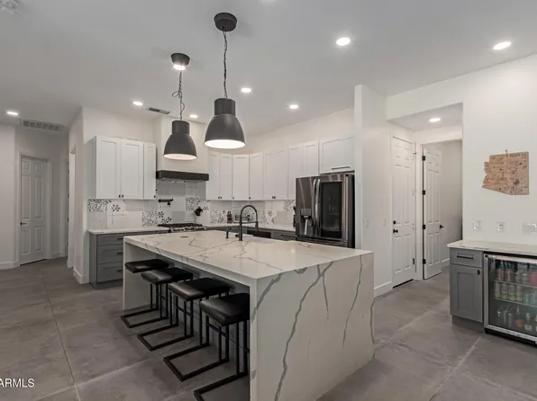 5242 E HERRERA Drive, Phoenix, AZ 85054