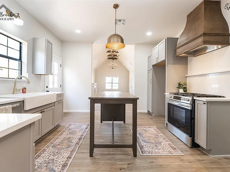 103 W Aldine St — Photo 13
