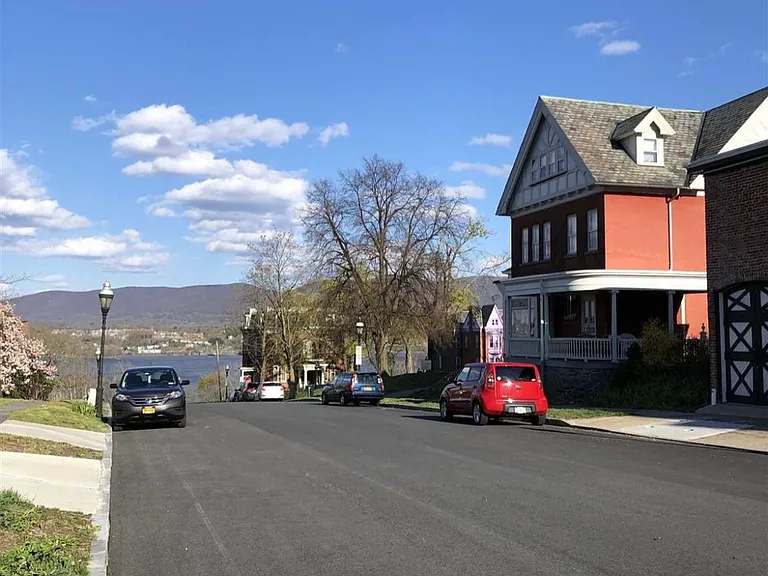 61 Clinton St #1 — Photo 19