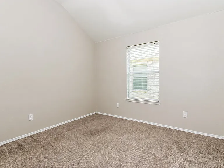 1328 Riviera Dr — Photo 13