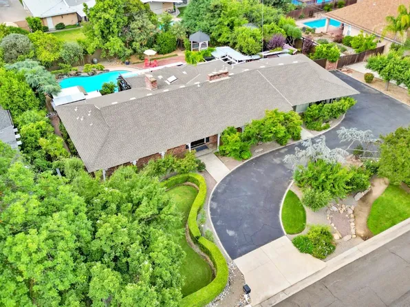 5878 E Club View Dr, Fresno, CA 93727