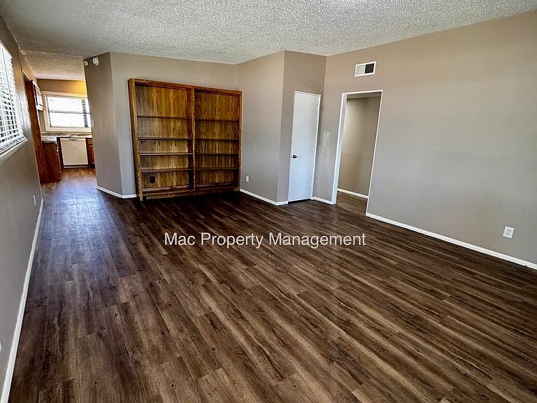 1113 Parr St — Photo 3