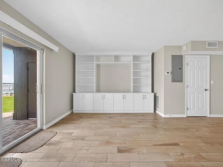 83 Comares Ave #4B — Photo 5