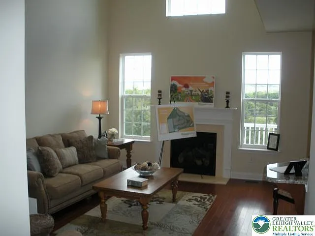 6149 Valley Forge Dr — Photo 3