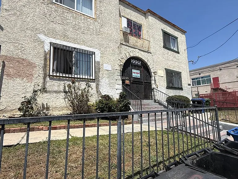 2225 Michigan Ave — Photo 1