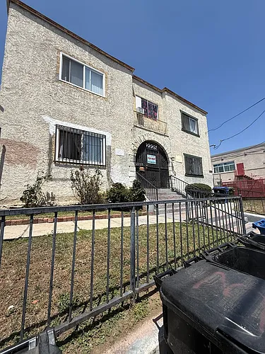 2225 Michigan Ave Photo 1
