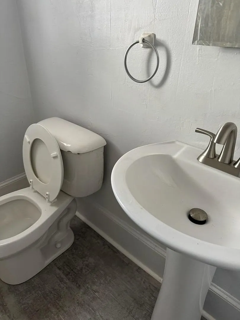 Two bedroom/one bath house near ECU — Photo 4