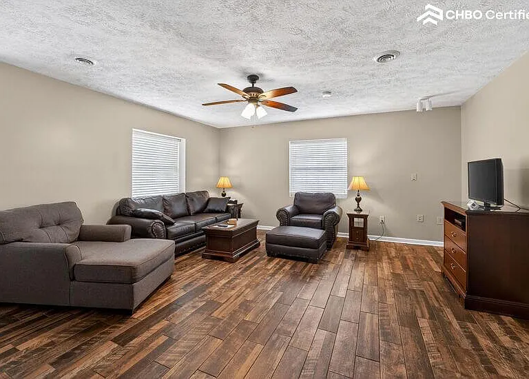 1332 W Andrew Johnson Hwy #9 — Photo 4