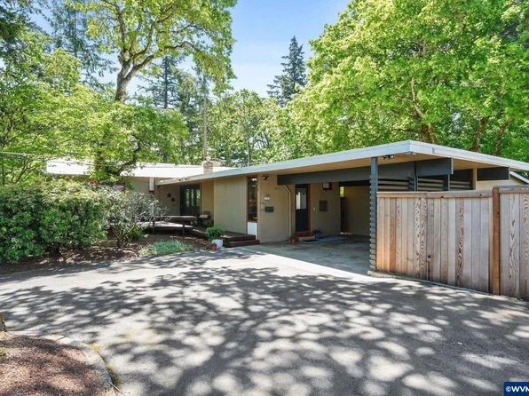3275 Holiday Dr, Salem, OR 97302