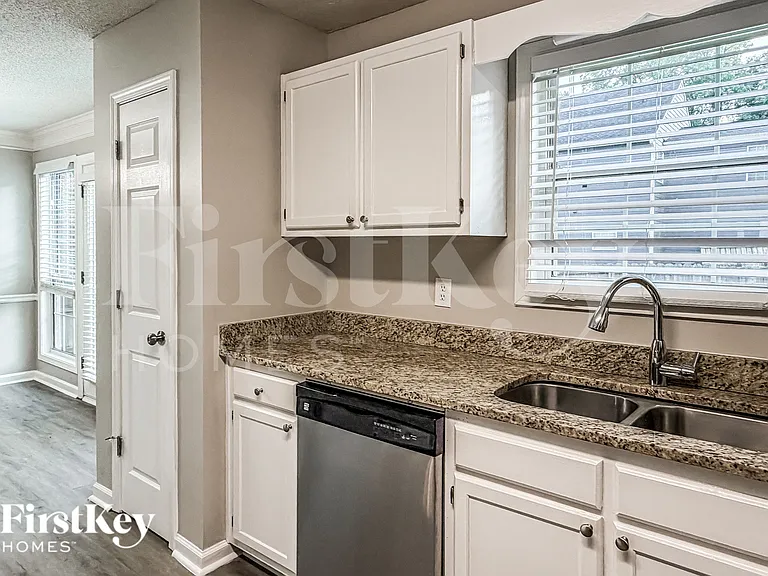 2701 Chadwick Ln NW — Photo 8