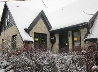 217 Lawndale Ave, Aurora, IL 60506