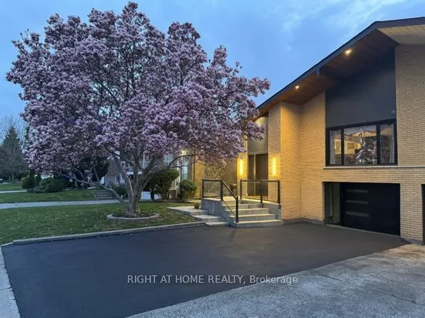 2814 Windjammer Rd, Mississauga, ON L5L 1T7