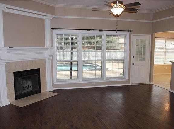 4th image of 344 College St