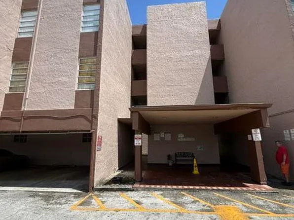 1900 W 68th Street #D101, Hialeah, FL 33014
