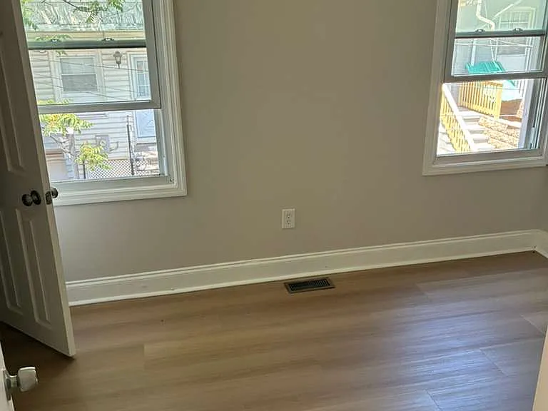 211 N Streeper St — Photo 16