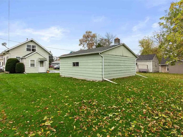 921 W Grant St — Photo 4