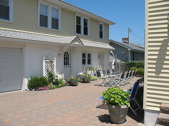 Relaxing Patio for Dining