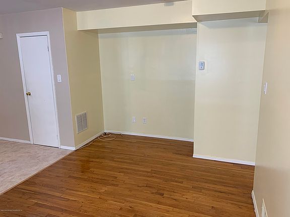 4th image of 86 Redwood Ave #1