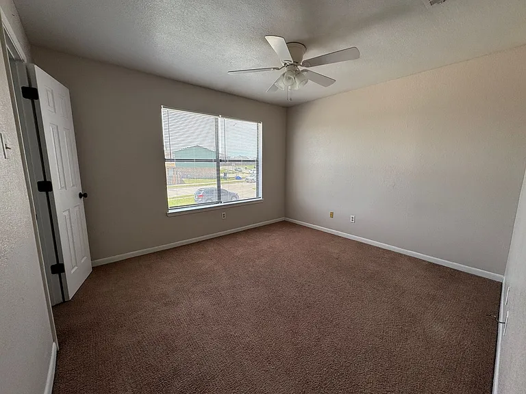 1210 Monroe Lp — Photo 13