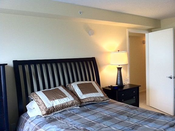 3rd image of 260 Beach 81st St APT 4E