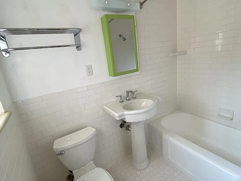 912-914 Country Club Ave #2 — Photo 8