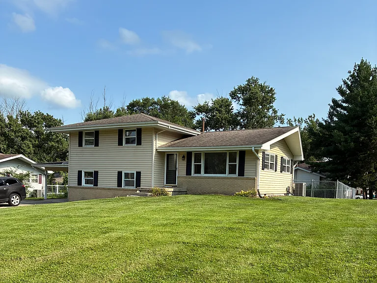 965 Crestview Ct — Photo 1
