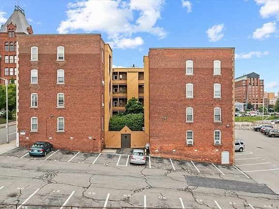 3rd image of 6 Chatham Pl APT 8