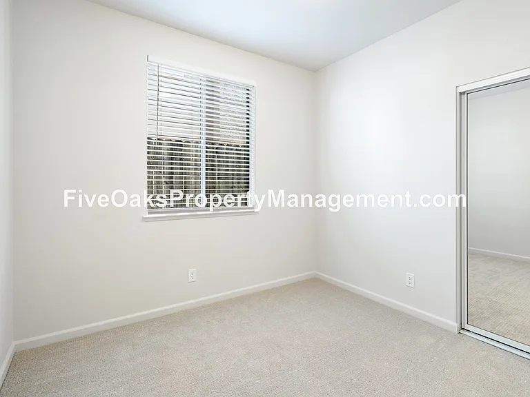 885 Rathbone Cir — Photo 14