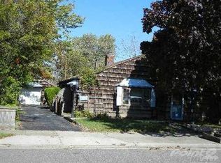 493 Sunnybrook Dr, Oceanside, NY 11572