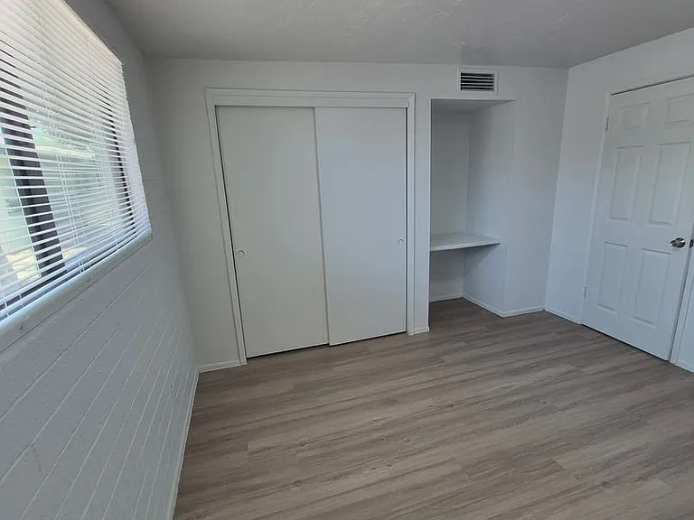 2053 N Alvernon Way — Photo 10
