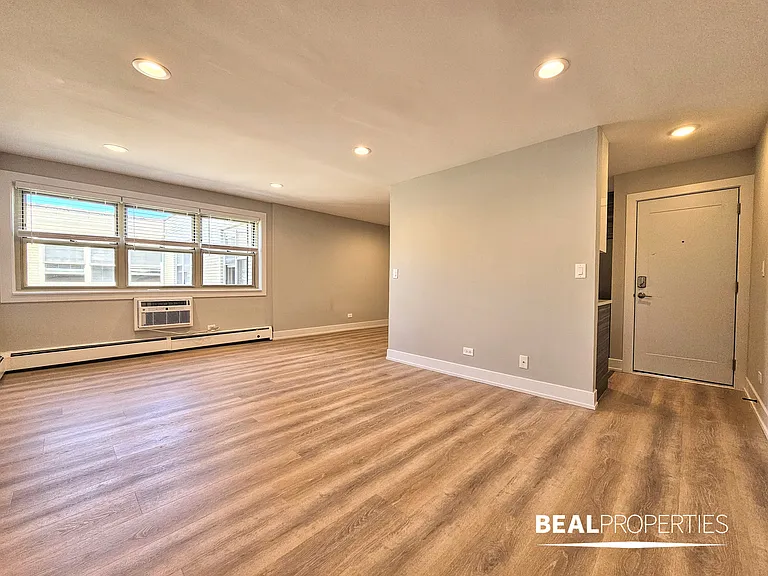 452 W Oakdale — Photo 53