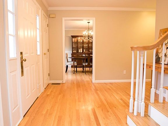 4th image of 6 Bonnie Dell Ln