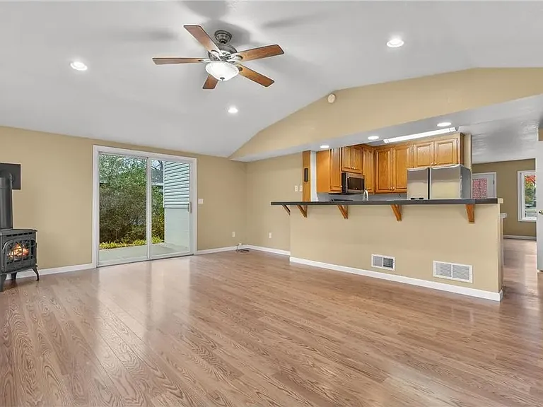 16546 Foliage Ave — Photo 2