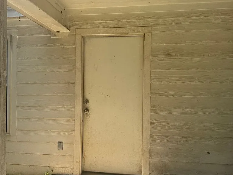 570 W Sterling Price St — Photo 11