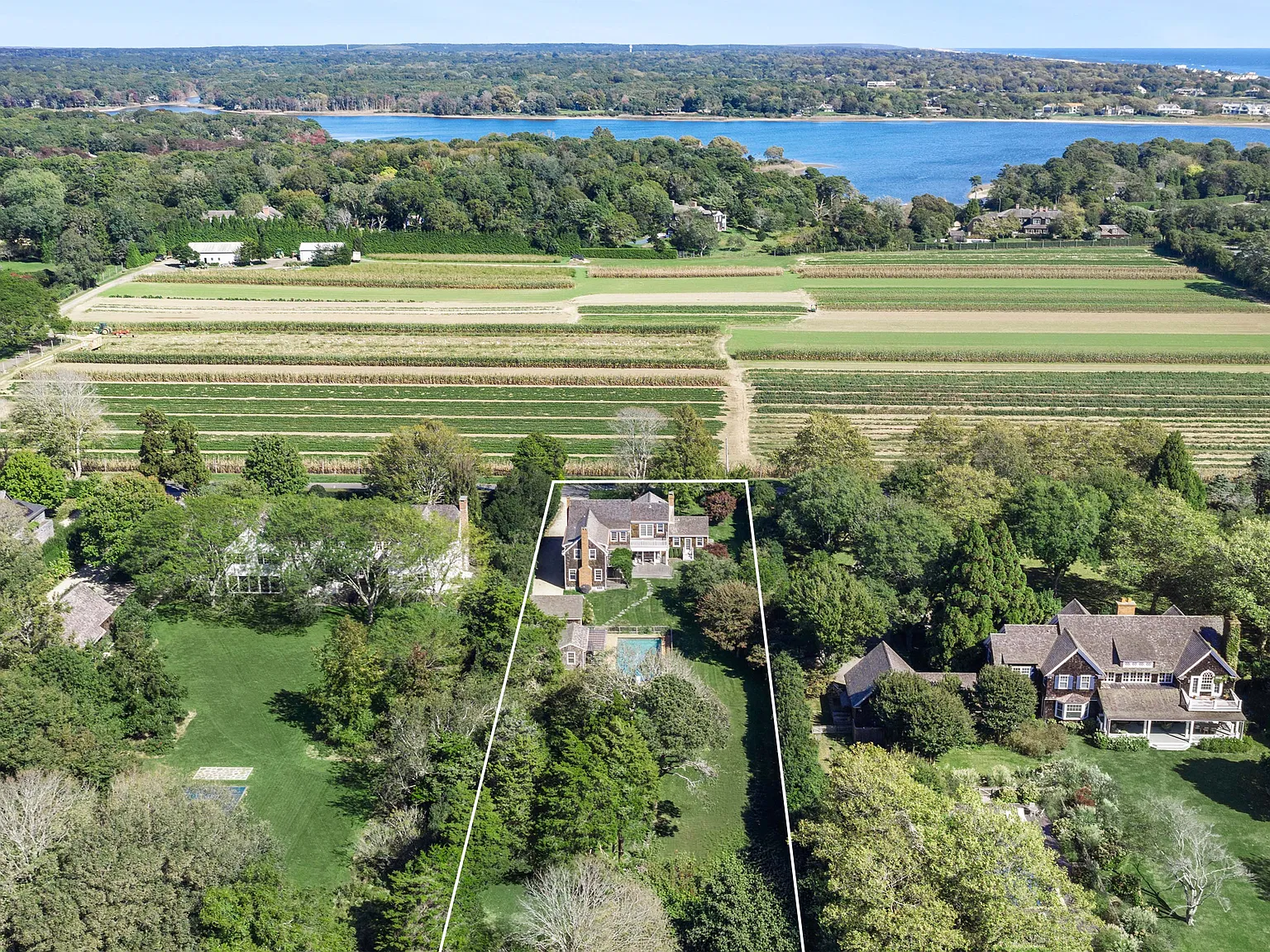 Classic Wainscott Farmhouse — Photo 4