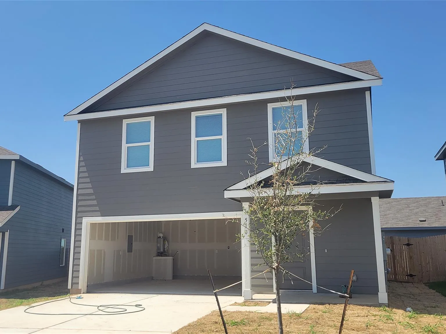 4 bed, 2.0 bath, 1954 sqft, $1,975 — Photo 1